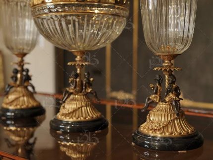 خرید کریستال وارداتی اصل اورجینال طلاکاری شده با مجسمه برنزی سه زن مشکی طلایی زیبا و شیک