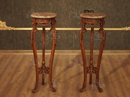 استند کلاسیک با طراحی سه پایه متصل ساخته شده از چوب راش گرید A با کیفیت بالا رنگ گردویی سوپر براق ماشین و طبیعی طراحی مستحکم و مقاوم برای استفاده طولانی مدت امکان ترکیب با ست مبلمان موناکو جلوه لوکس و شیک مناسب دکوراسیون مدرن و کلاسیک نصب و جابجایی آسان با طراحی سه پایه متصل متریال با دوام و مقاوم در برابر آسیب انتخاب ایده‌آل برای پذیرایی و نمایش وسایل دکوراتیو محصول اورجینال با کیفیت ساخت حرفه‌ای