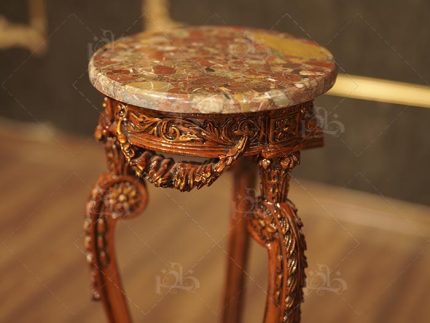 استند کلاسیک با طراحی سه پایه متصل ساخته شده از چوب راش گرید A با کیفیت بالا رنگ گردویی سوپر براق ماشین و طبیعی طراحی مستحکم و مقاوم برای استفاده طولانی مدت امکان ترکیب با ست مبلمان موناکو جلوه لوکس و شیک مناسب دکوراسیون مدرن و کلاسیک نصب و جابجایی آسان با طراحی سه پایه متصل متریال با دوام و مقاوم در برابر آسیب انتخاب ایده‌آل برای پذیرایی و نمایش وسایل دکوراتیو محصول اورجینال با کیفیت ساخت حرفه‌ای