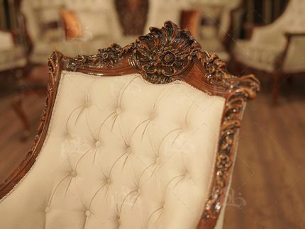 طراحی یک‌دست و هماهنگ در کل ست دو تک‌نشیـن کف ثابت و دو تک‌نشیـن با تشک دوبل ( قابل تغییر) کاناپه ۴ متری با ساختار مستحکم و راحت جلو مبلی ۱۱۰ در ۱۱۰ با طراحی هماهنگ با ست رنگ ماشینی سوپر براق با رگه‌های طبیعی چوب راش قابل سفارش در دو حالت براق و مات پولیش شده پارچه ترک تاواش باکیفیت و مقاوم در برابر سایش اسفنج پورتان ۳۰ کیلویی با دوام و راحتی بالا اسکلت از چوب راش گرید A برای ماندگاری طولانی قابلیت تغییر پارچه و رنگ متناسب با سلیقه مشتری